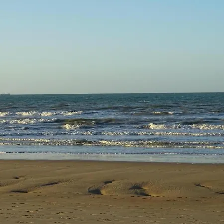 In Near The Beach, Cleaning Included 니우포르트